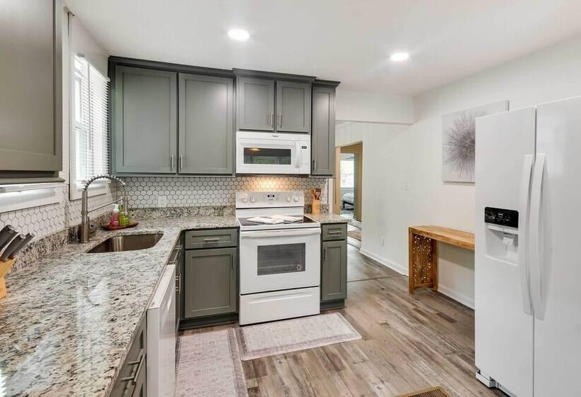 Single Story Home < 1 Mi To Tuskegee University!