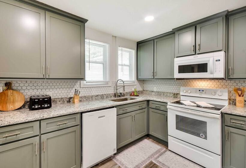 Single Story Home < 1 Mi To Tuskegee University!