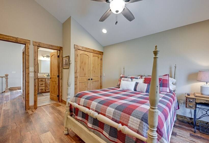 Smoky Mountain Cabin Rental: Game Room, Fire Pit!