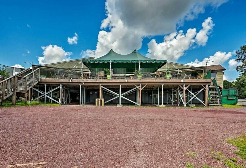 Spacious Albrightsville Home W/ Private Hot Tub!