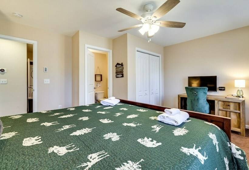 Spacious Albrightsville Home W/ Private Hot Tub!