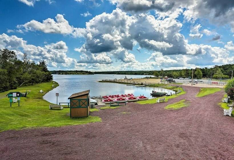 Spacious Albrightsville Home W/ Private Hot Tub!