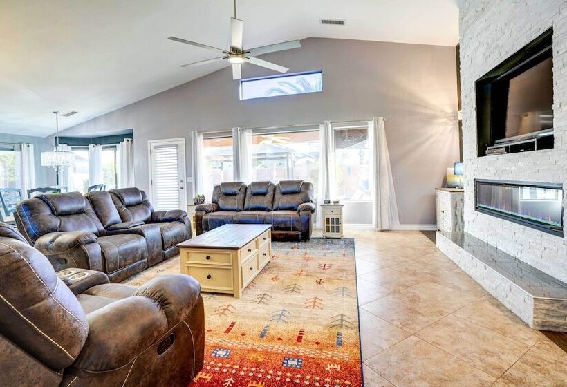 Spacious Arizona Getaway W/ Pool, Pets Welcome!