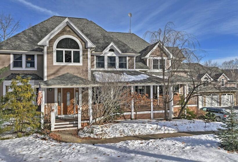 Deck For Entertaining: Belmont Group Getaway