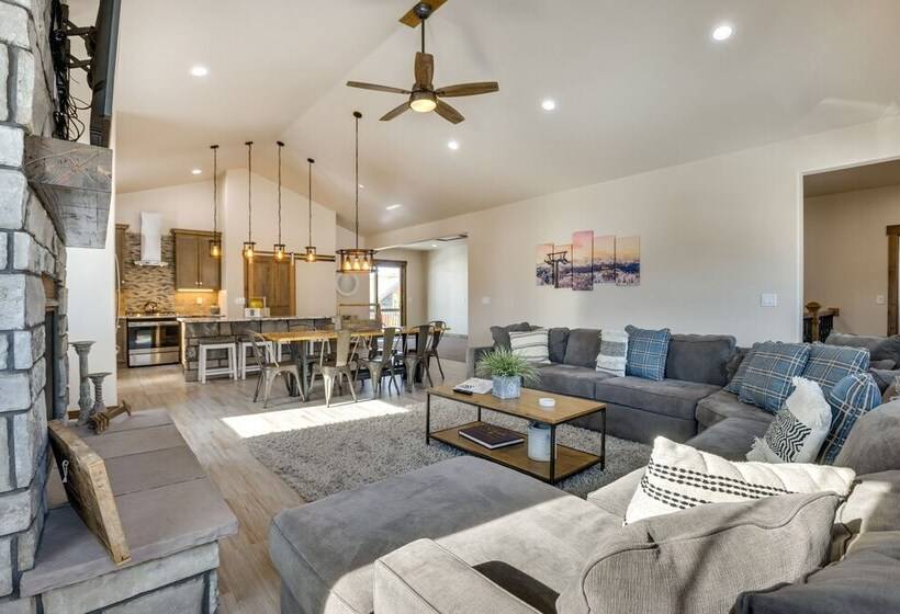 ~ 3 Mi To Granby Ranch: Spacious Cabin Home!