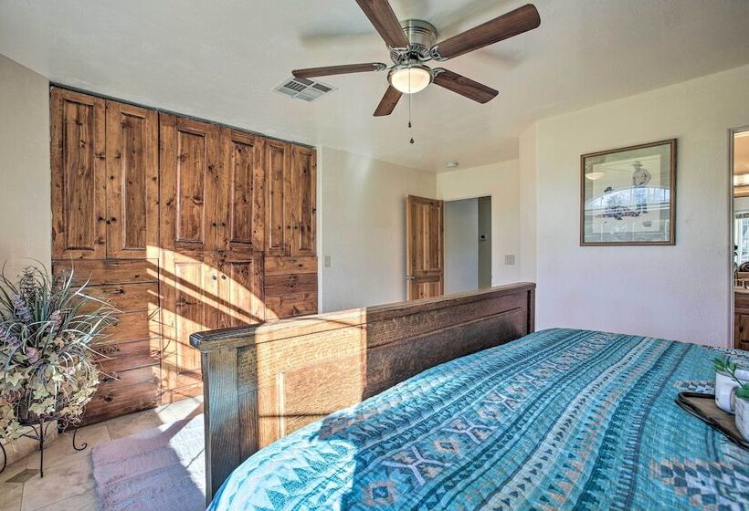 Spacious Glendale Home W/ Outdoor Kitchen!