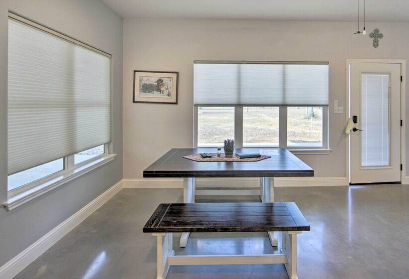 Home W/ Screened Porch   Near Toledo Bend Lake!