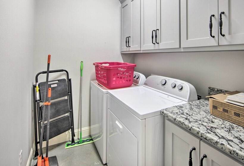 Home W/ Screened Porch   Near Toledo Bend Lake!