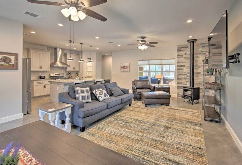 Home W/ Screened Porch   Near Toledo Bend Lake!