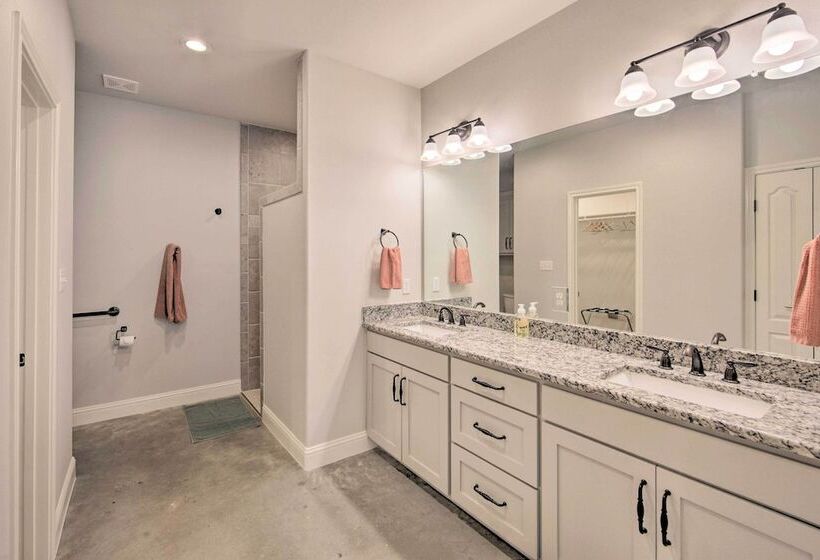 Home W/ Screened Porch   Near Toledo Bend Lake!