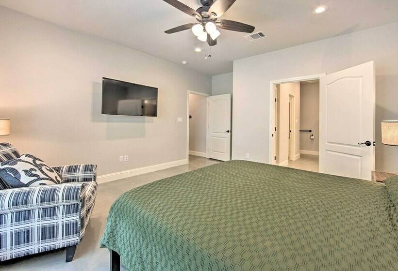 Home W/ Screened Porch   Near Toledo Bend Lake!