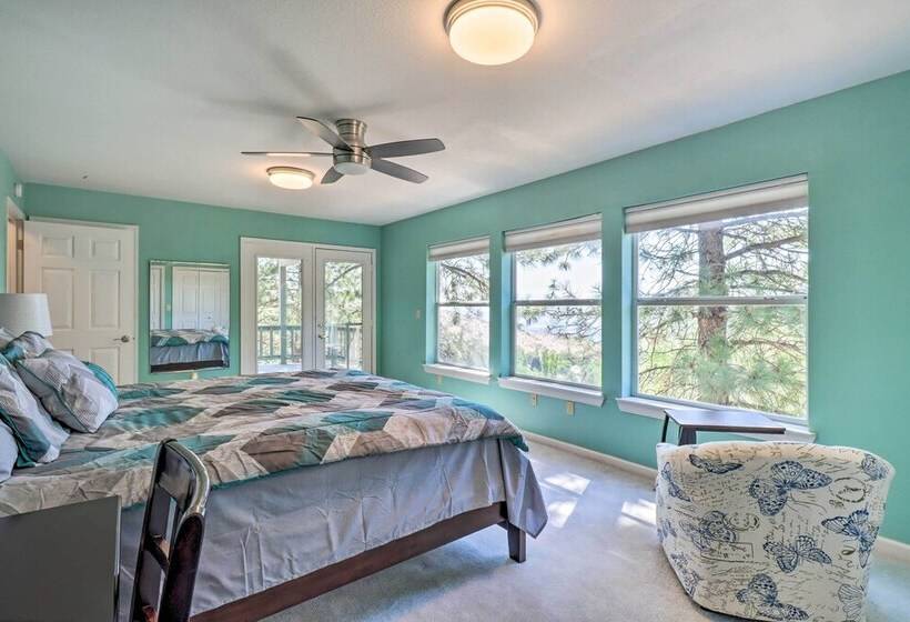 Spacious Home W/ Mtn Views & Starlink Wifi!