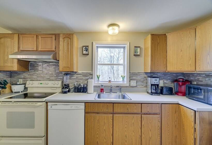 Spacious Home W/ Pool Table & Deck   Near Casino!