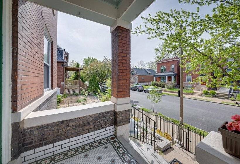 Spacious Home W/ Yard ~ 4 Mi To Downtown St Louis!