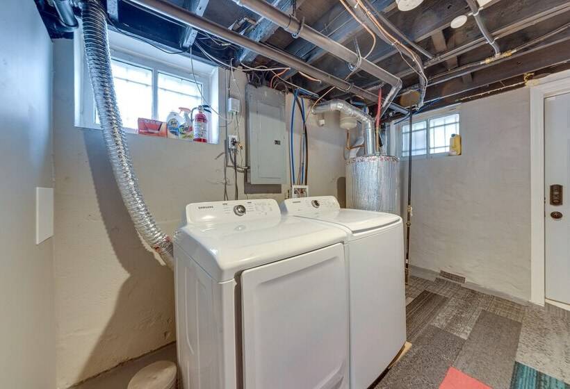 Spacious Home W/ Yard ~ 4 Mi To Downtown St Louis!