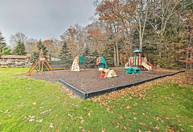 Spacious Lake Ariel Home W/ Deer Lake Beach Access