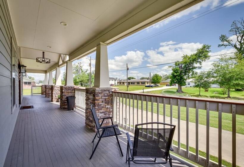 Spacious Lake Charles Craftsman   Pet Friendly!
