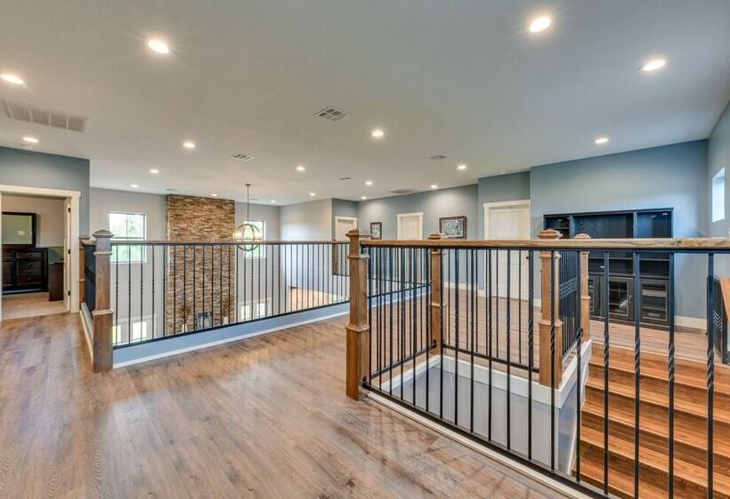 Spacious Lake Charles Craftsman   Pet Friendly!