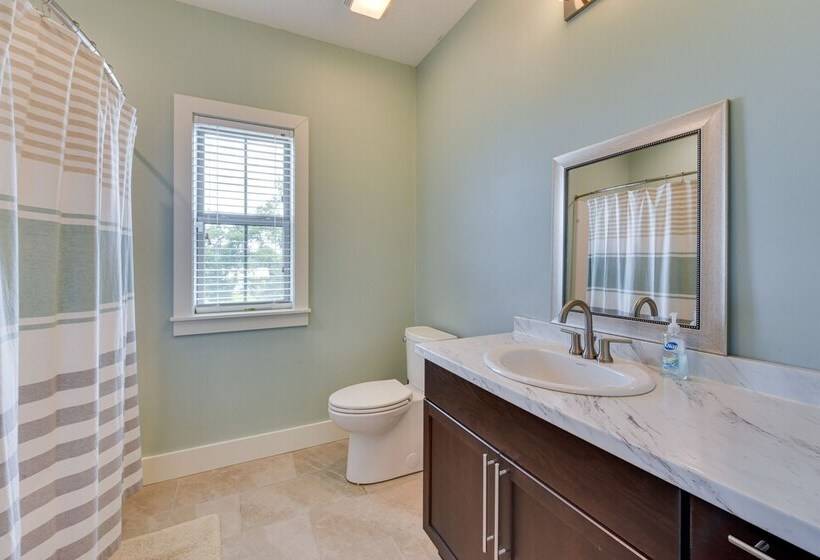 Spacious Lake Charles Craftsman   Pet Friendly!