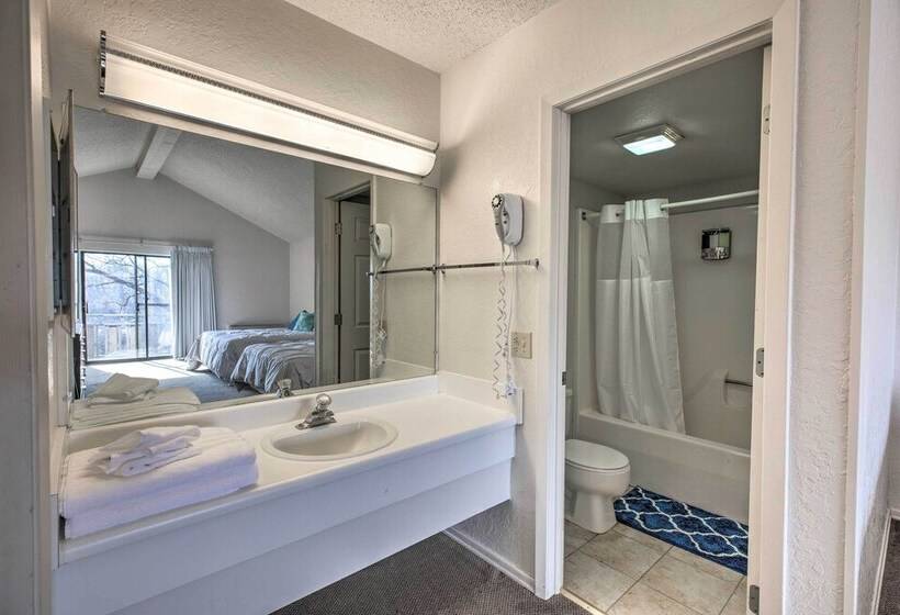 Resort Perks: Spacious Lake Of The Ozarks Home