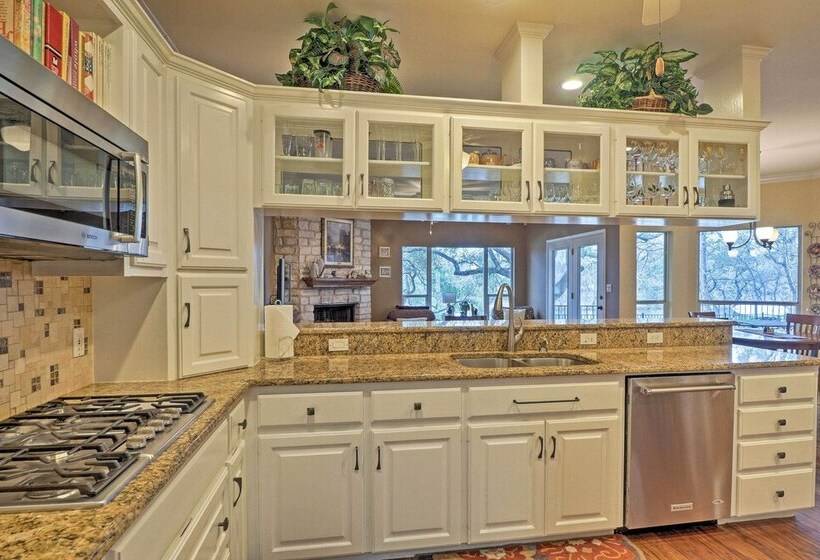 Round Rock Lakefront Home W/ Water Toys & Fire Pit