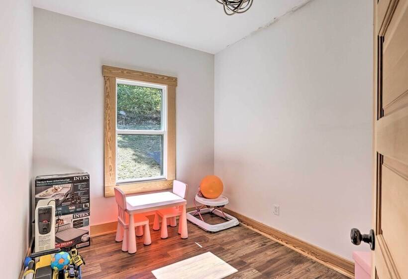 Spacious Lineville Home W/ Deck + Mtn Views!