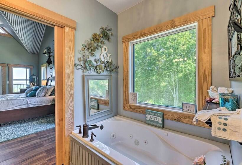 Spacious Lineville Home W/ Deck + Mtn Views!