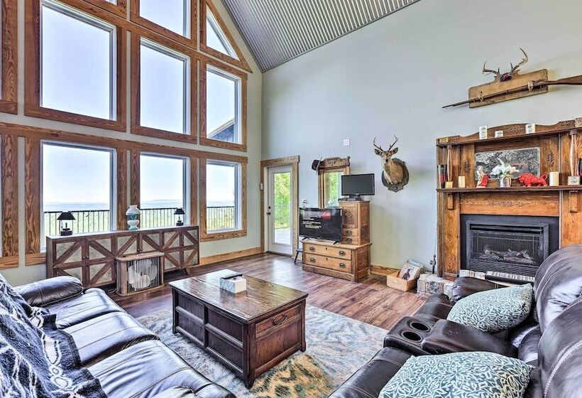 Spacious Lineville Home W/ Deck + Mtn Views!