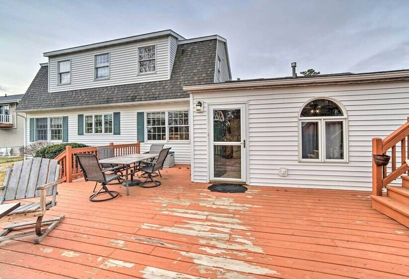 Spacious Michigan Home W/ Private Hot Tub