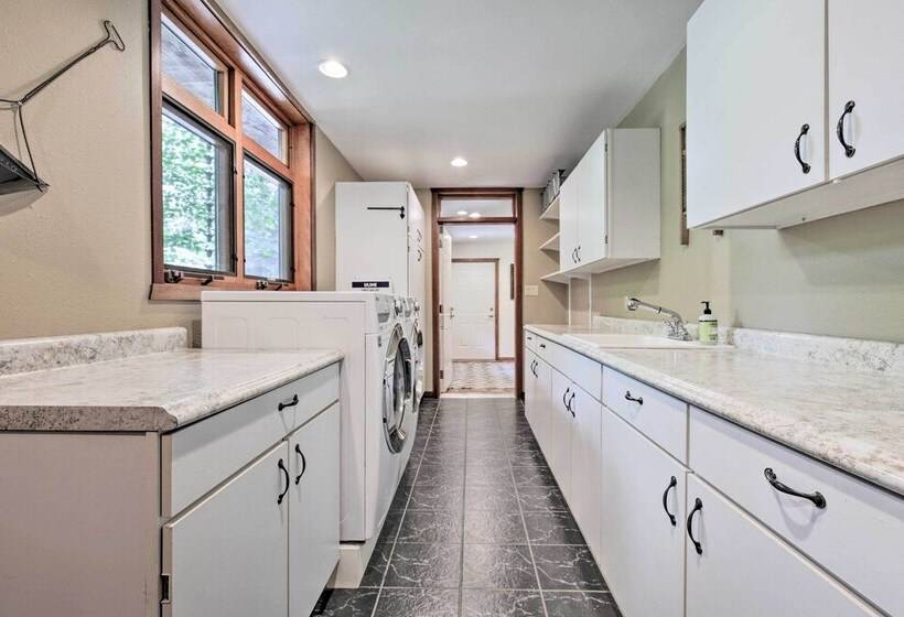 Spacious Riverfront Escape W/ Private Hot Tub