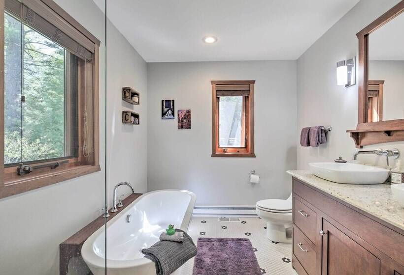 Spacious Riverfront Escape W/ Private Hot Tub