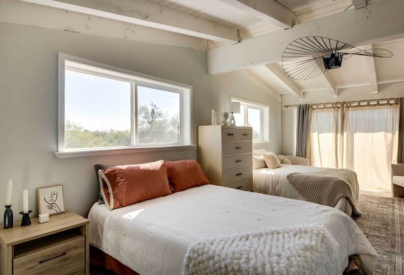 Spacious Tucson Retreat W/ Deck, Patio + Yard