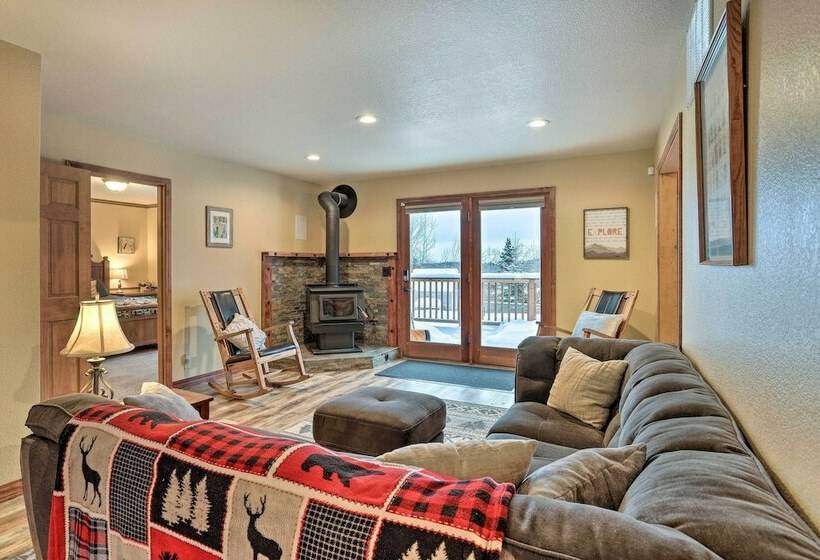 Spacious Wasilla Home  3 Mi To Downtown!