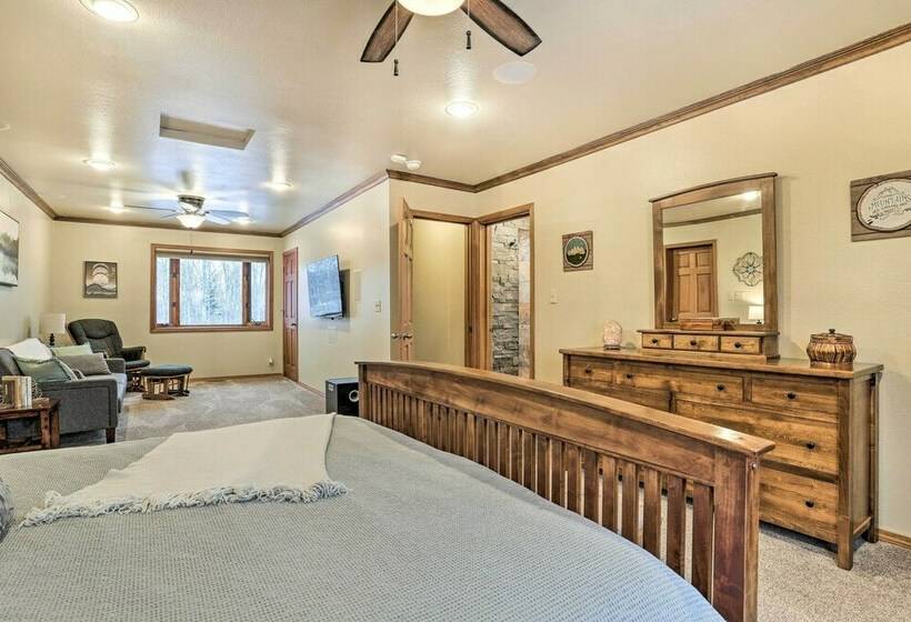 Spacious Wasilla Home  3 Mi To Downtown!