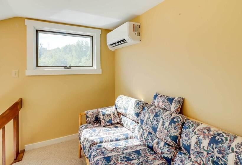 Spacious Woodbury Home W/ Pool + Hot Tub!