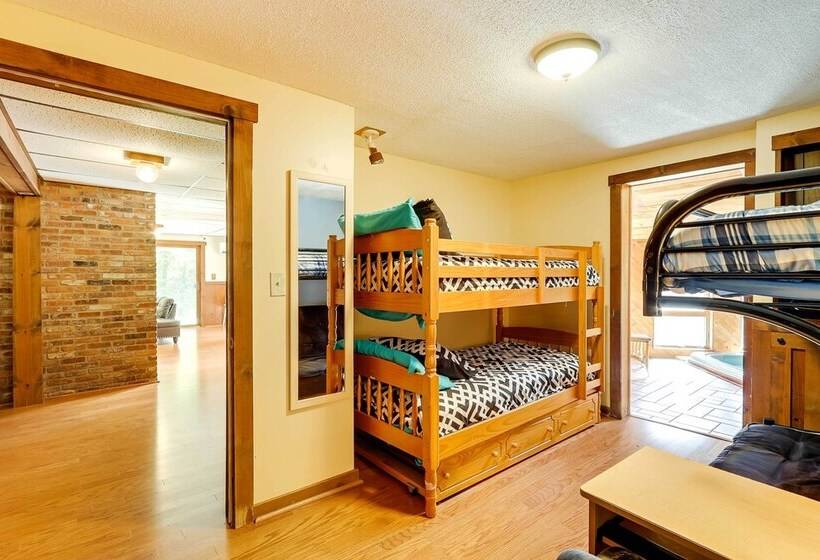 Spacious Woodbury Home W/ Pool + Hot Tub!