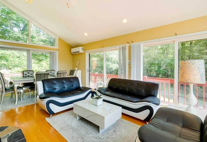 Spacious Woodbury Home W/ Pool + Hot Tub!