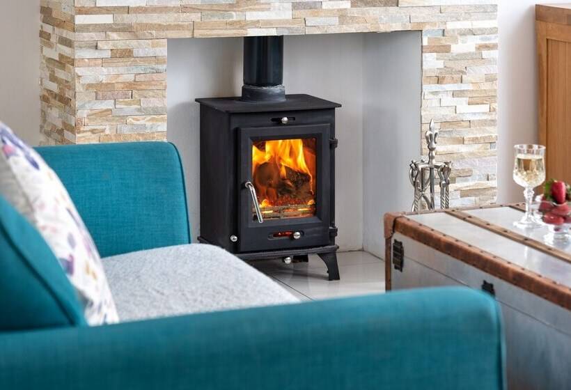 Stunning 1 Bed Cottage Near Carlisle With Hot Tub