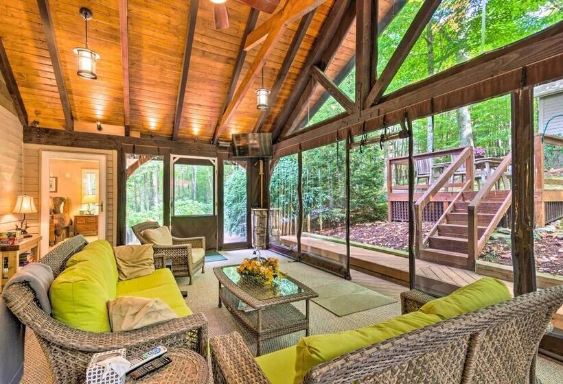 Screened Porch + 3 Decks: Beech Mountain Cabin