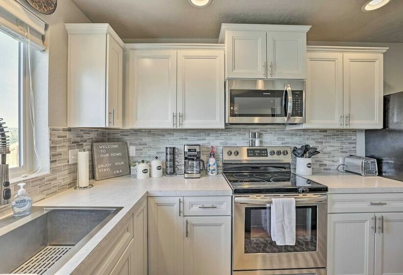 Stunning Nampa Home Nearby Park W/ Fire Pit!