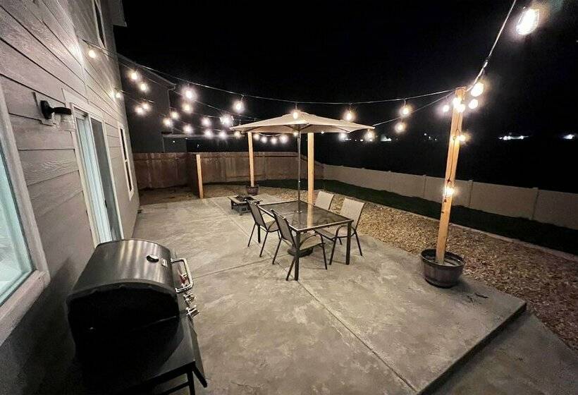 Stunning Nampa Home Nearby Park W/ Fire Pit!