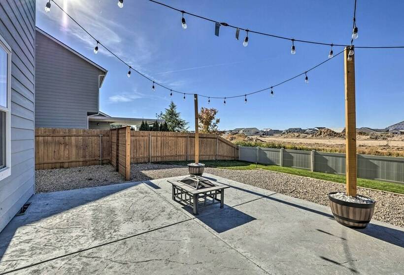 Stunning Nampa Home Nearby Park W/ Fire Pit!