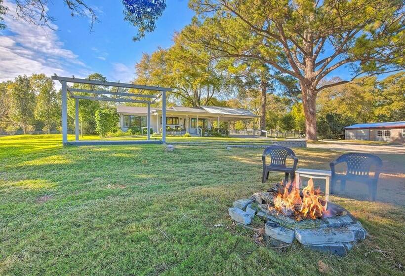 Stunning Willis Cottage On 12 Acres Of Land!