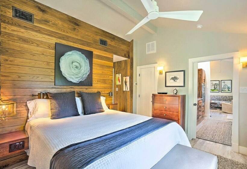 Stunning Willis Cottage On 12 Acres Of Land!