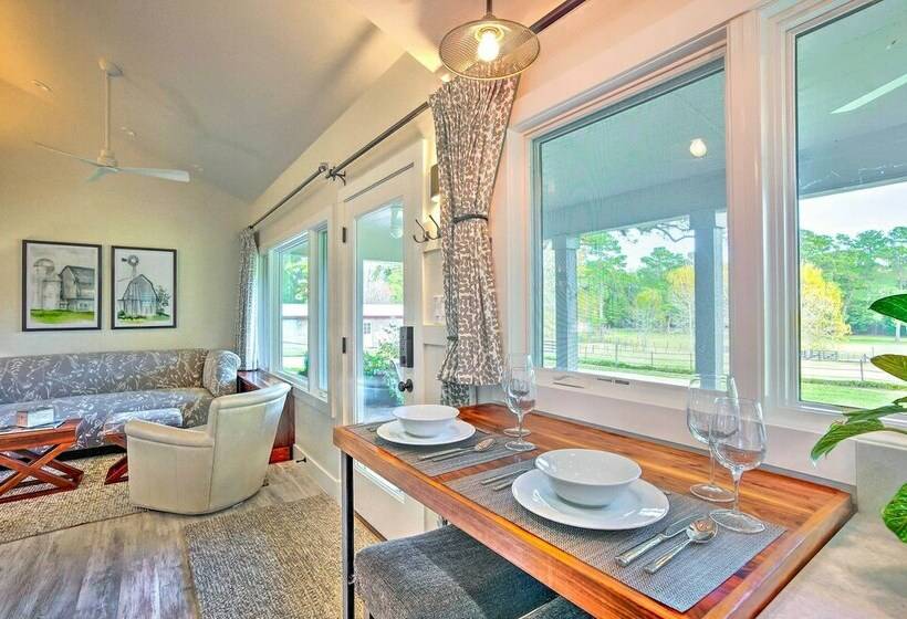 Stunning Willis Cottage On 12 Acres Of Land!