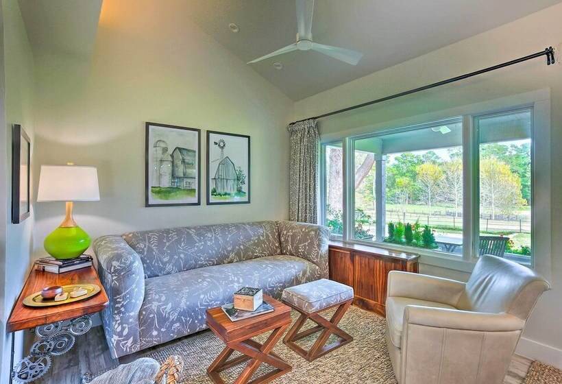 Stunning Willis Cottage On 12 Acres Of Land!