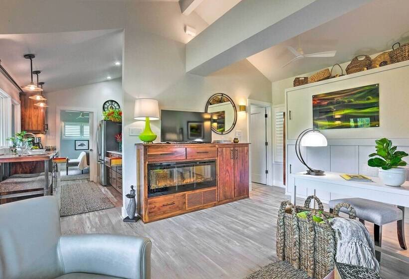 Stunning Willis Cottage On 12 Acres Of Land!