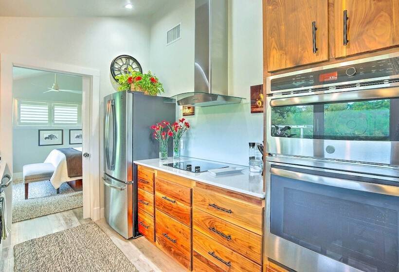 Stunning Willis Cottage On 12 Acres Of Land!