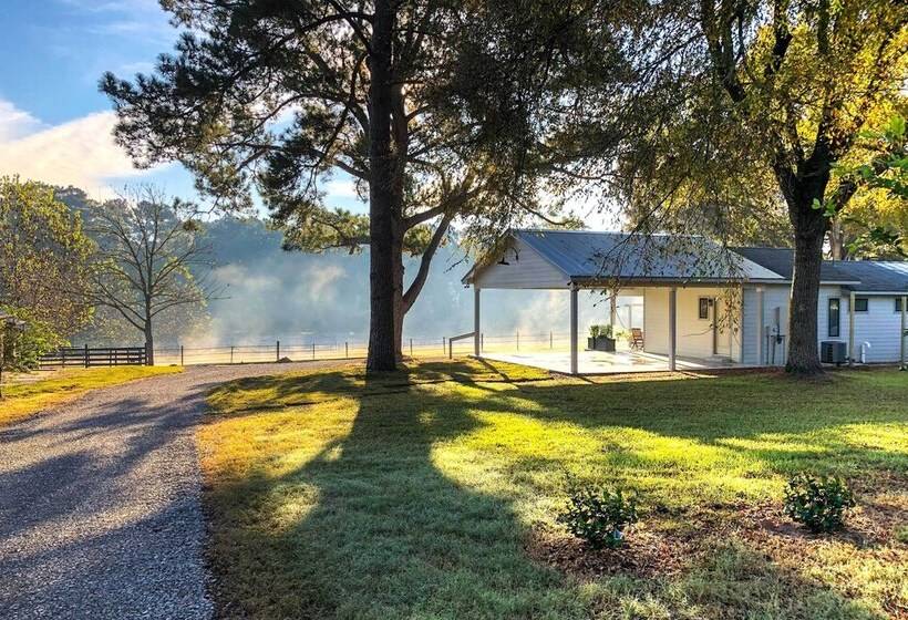 Stunning Willis Cottage On 12 Acres Of Land!