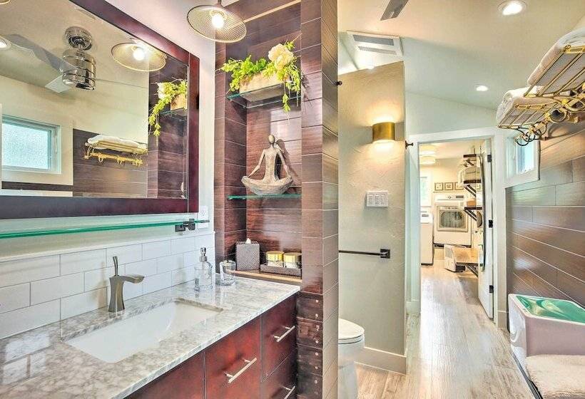 Stunning Willis Cottage On 12 Acres Of Land!